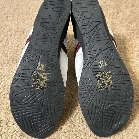 Journee Collection Footwear Trayle Wine Wedge Sandals Size: 6 - Picture 4 of 6